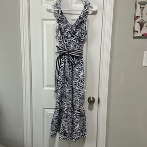 Vineyard vines dress with tie